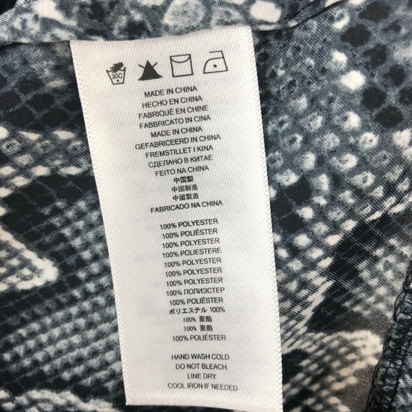 Michael Kors Women's Snake Animal Print Blouse - Size Large -Excellent Condition - Picture 12 of 13